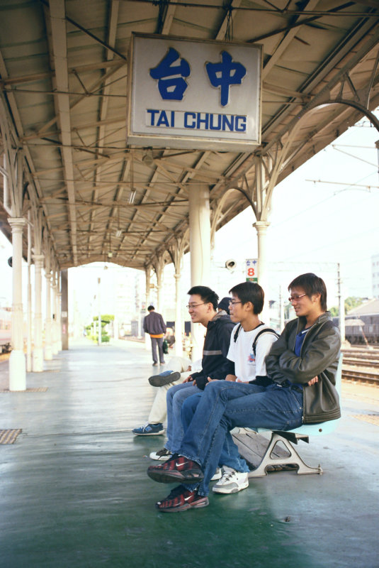 台灣鐵路旅遊攝影台中火車站月台旅客2002年之前攝影照片44